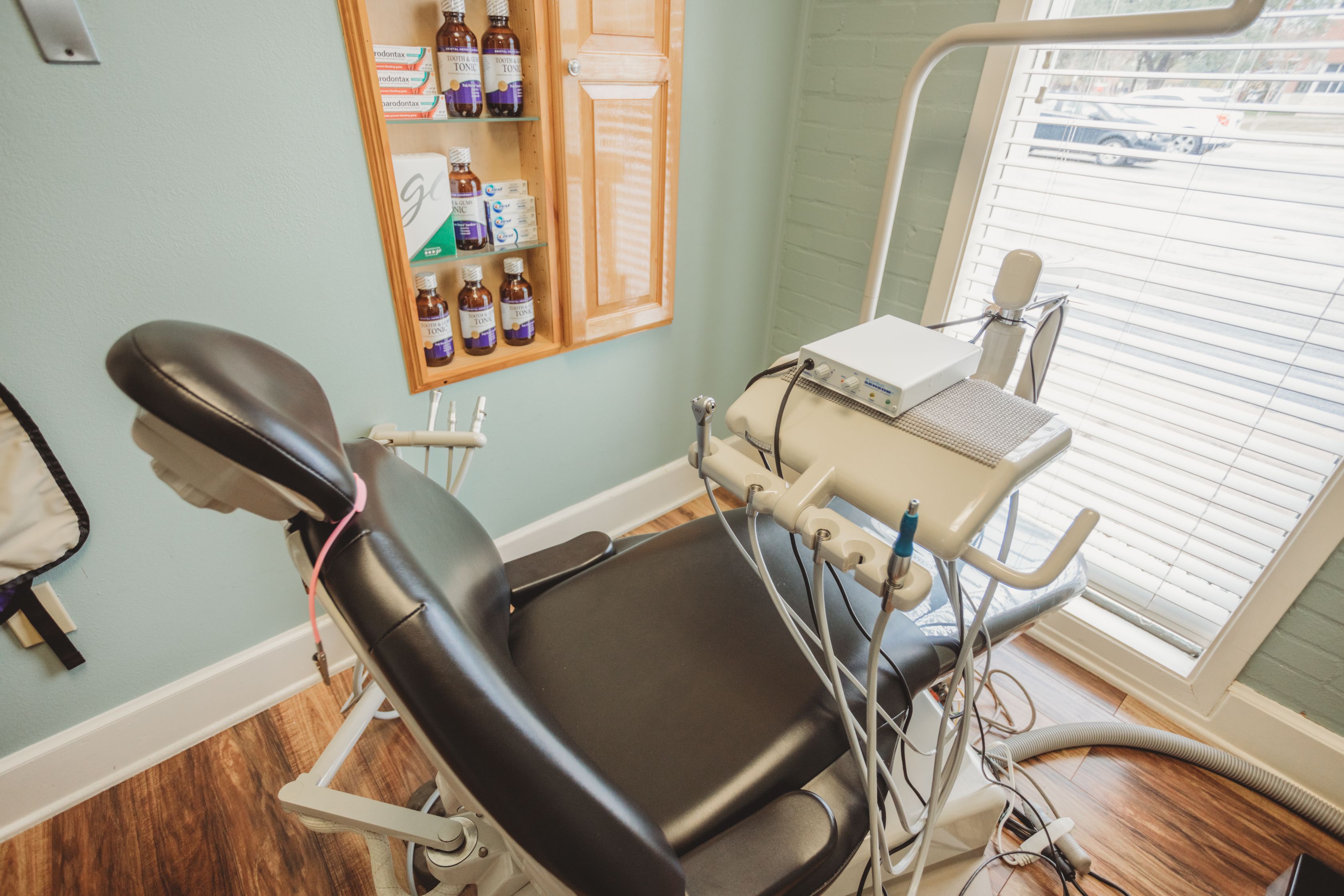 How Does The Dentist Office In West Houston Handle Payment Options And Insurance Claims?