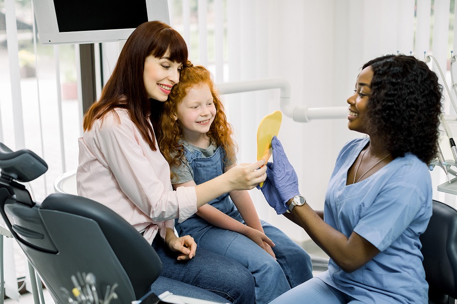 WHEN TO TAKE YOUR CHILD TO YOUR CHILDREN’S DENTIST IN OAK HILL