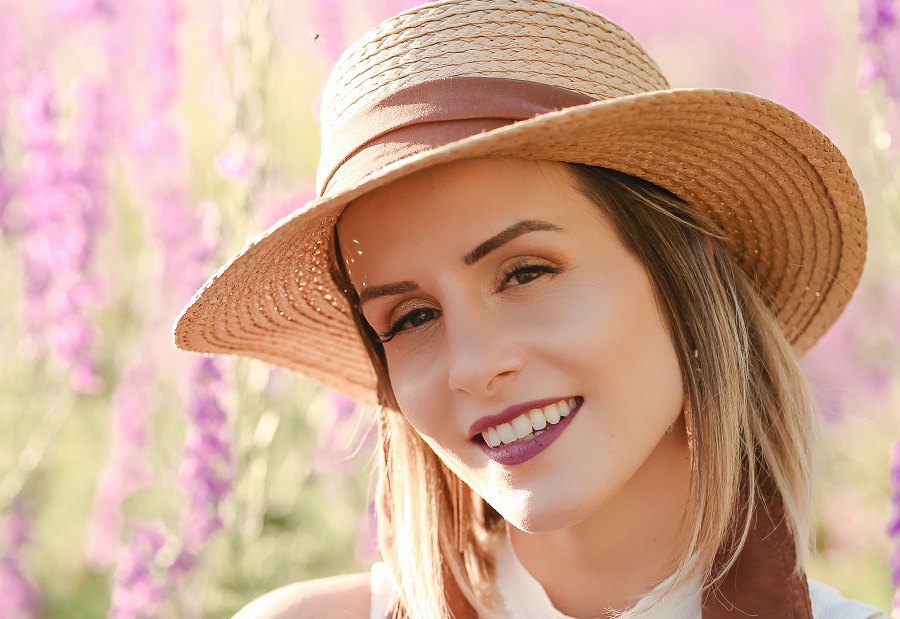 This is a thumbnail image of blog Dental Veneers Vs. Dental Implants