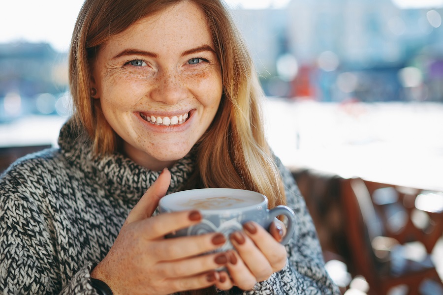 CAN I STILL DRINK COFFEE AFTER GETTING PORCELAIN VENEERS? DISTINCTIVE